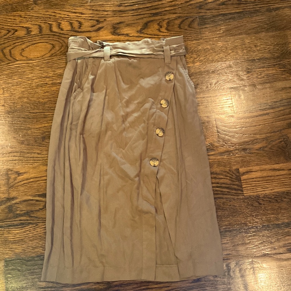 Beautiful midi skirt in olive color size S